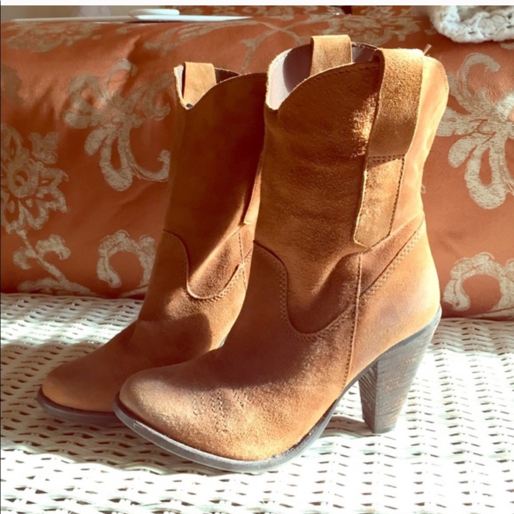 Suede, Camel CowGirl Boots Size 7.5 (Reposted)